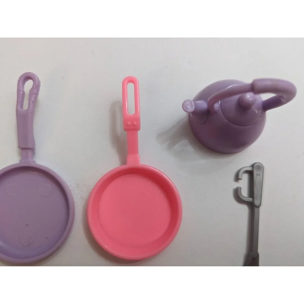 Dollhouse Barbie Doll Diorama mixed 8‎ piece lot purple pink pot pan egg kabob